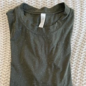 Lululemon tshirt size 4